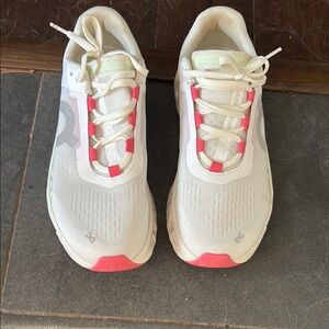 Women's Cloudmonster size 8 Athletic Shoes EUC